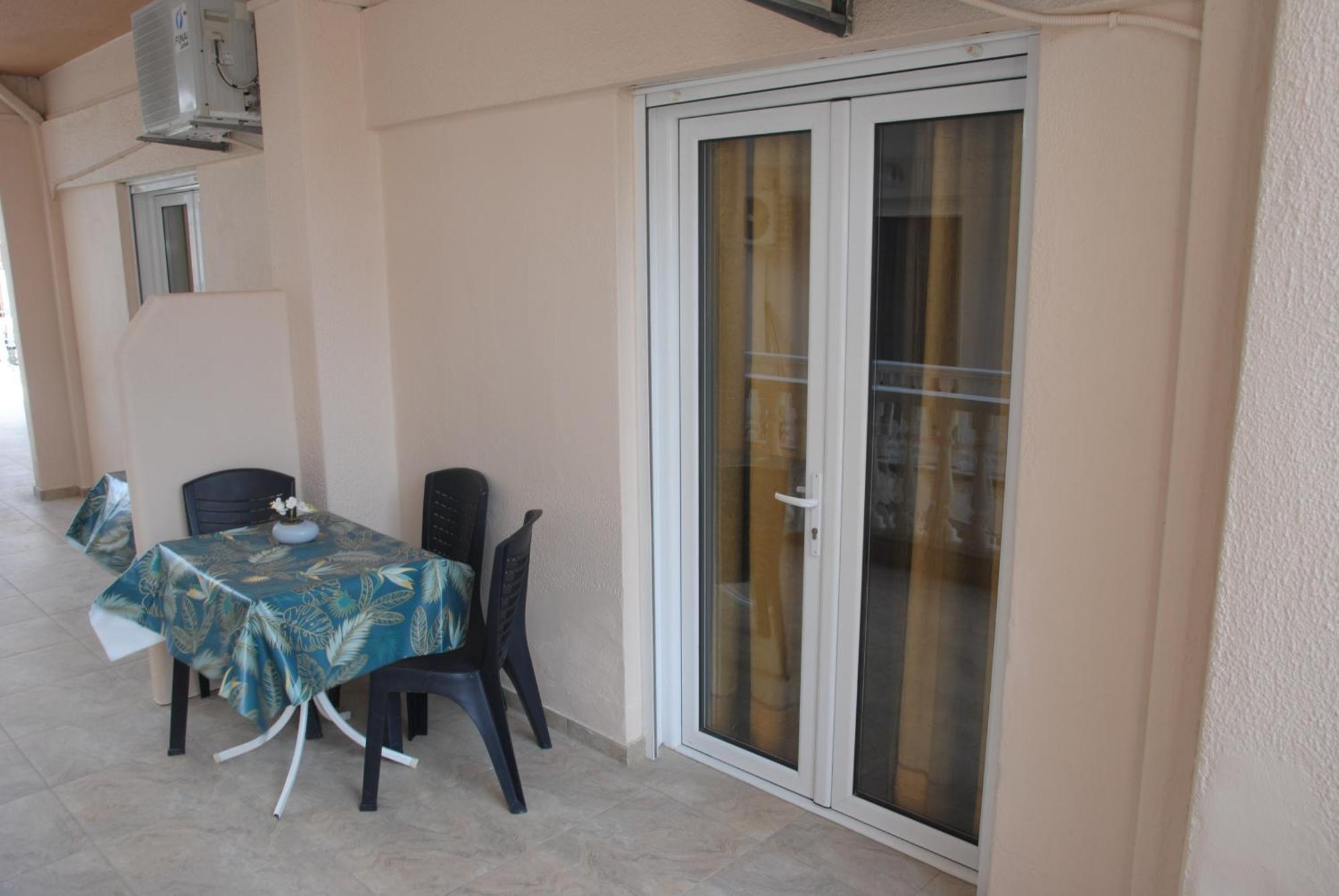 Light Blue Paralia Apartments 외부 사진